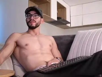 Chaturbate Live Porn of phantom_bigger1