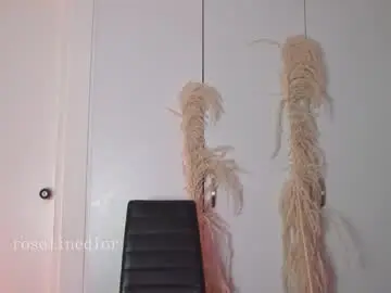 Chaturbate Live Sex Cam of roselinedior