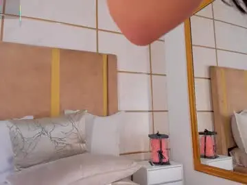 Chaturbate Live Sex Cam of lyrabellini