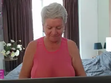 Chaturbate Live Sex Cam of roxana_brooks