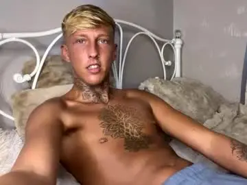 Chaturbate Live Sex Cam of yorkshirelad208