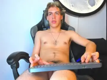 Chaturbate Live Sex Cam of lucian_greyy