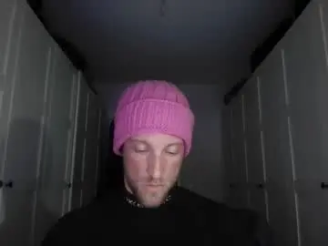 Chaturbate Live Sex Cam of moms_little_monster