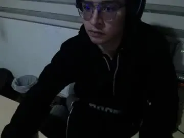 Chaturbate Live Sex Cam of powerfulzeus2