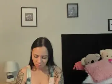 Chaturbate Free Live Porn of lyriadiamond