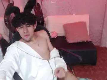 Chaturbate Live Sex Cam of liil_boy