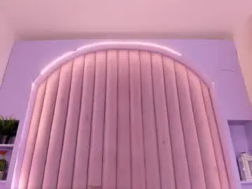 Chaturbate Live Sex Cam of tiffvalentinee_