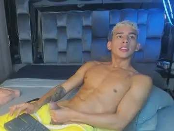 Chaturbate Live Sex of andrew_twink18