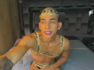 Chaturbate Adult Webcam of andrew_twink18