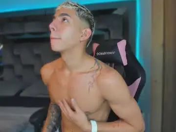 Chaturbate Nude Webcam of andrew_twink18