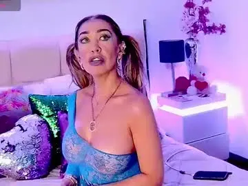 Chaturbate Live Sex Cam of evelynagrey