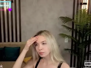 Chaturbate Free Live Porn of holl1would