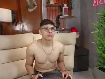 leonardo_lara from chaturbate