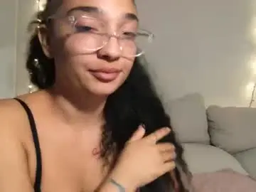 Chaturbate Live Sex Cam of rosalinatoosexy