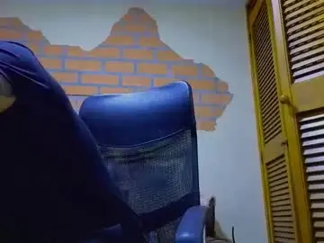 Chaturbate Live Sex Cam of dylanstonne1