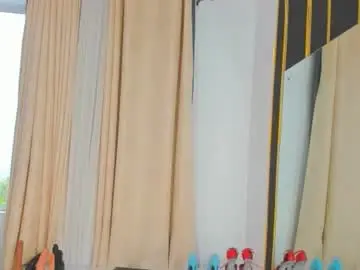 Chaturbate Live Sex Cam of dip_chocolate