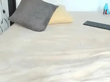 Chaturbate Live Sex Cam of dip_chocolate