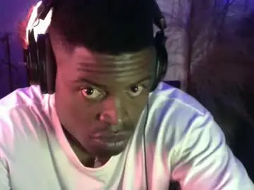 Chaturbate Live Sex Cam of brayan1111x