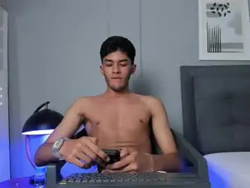 Chaturbate Free Live Porn of tyler_fox_