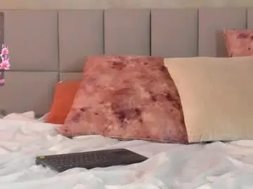 Chaturbate Nude Webcam of emi_roberts