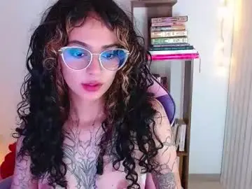 Chaturbate Live Sex Cam of bluee_v