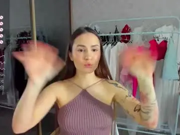 Chaturbate Live Sex Cam of straw_juice