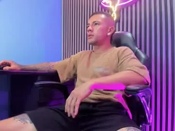 Chaturbate Live Sex Cam of tommy_lian