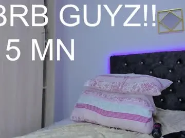 Chaturbate Free Porn Cam of candy_deluxe777