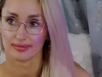 Chaturbate Live Sex Cam of isabelleethan