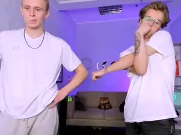 Chaturbate Live Sex Cam of leon_lie