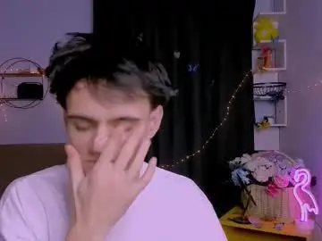 Chaturbate Live Sex Cam of leon_lie