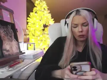 Chaturbate Watch Live Sex Cams of tinykylie