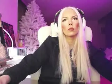 Chaturbate Live Sex Cam of tinykylie