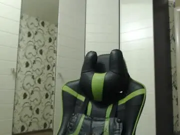 Chaturbate Live Sex Cam of strongass18