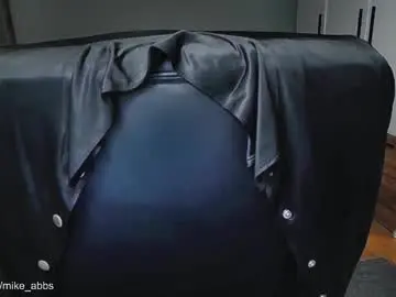 Chaturbate Live Sex Cam of mikestrip
