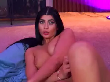 Chaturbate Adult Video Chat of ravennadarcy