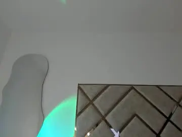 Chaturbate Watch Live Sex Cams of queenie_star1