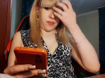 blondequeen22222 from chaturbate