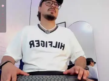 Chaturbate Live Sex Cam of daviidevans