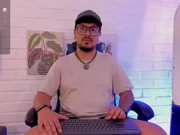 Chaturbate Live Sex Cam of daviidevans