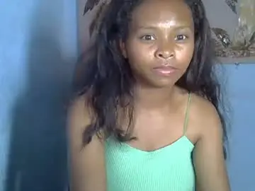 ella_kusih from chaturbate