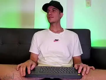 Chaturbate Nude Webcam of derek_stud_
