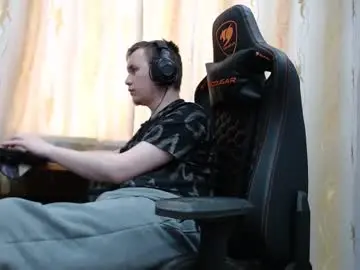 Chaturbate Live Sex Cam of iliaskrisloveee