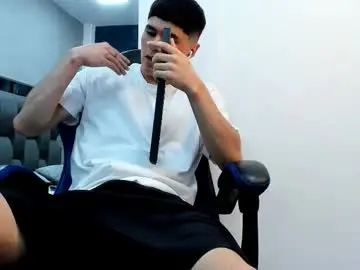 Chaturbate Live Sex Cam of roan_birkin