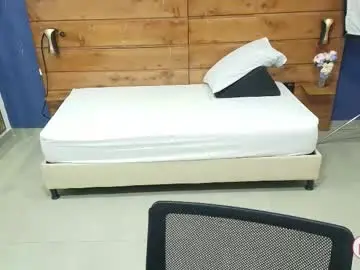 Chaturbate Live Sex Cam of mahia_queen