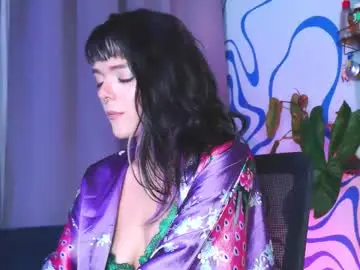 Chaturbate Sex Cam of naughty_em_17