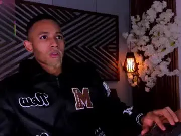 Chaturbate Best live sex cam show of bento_fox