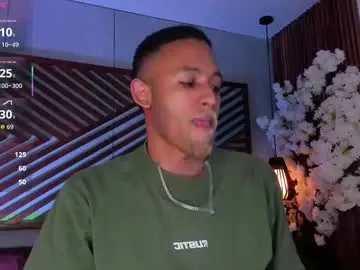 Chaturbate Live Sex Cam of bento_fox