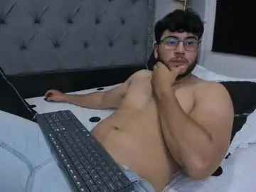 Chaturbate Live Sex Cam of mike_foxxx_