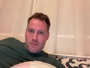 Chaturbate Live Sex Cam of chris2024x